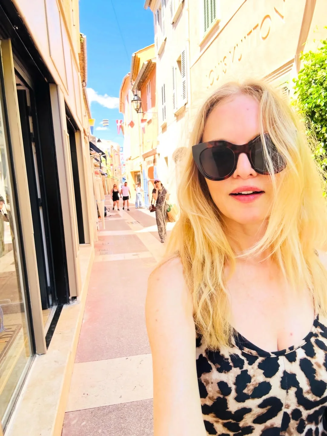Heather Graham, 56 picture 3 of 5