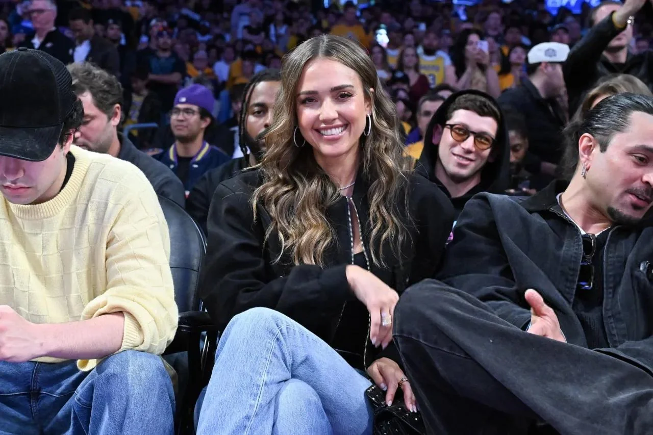 Jessica Alba, 45 picture 1 of 3