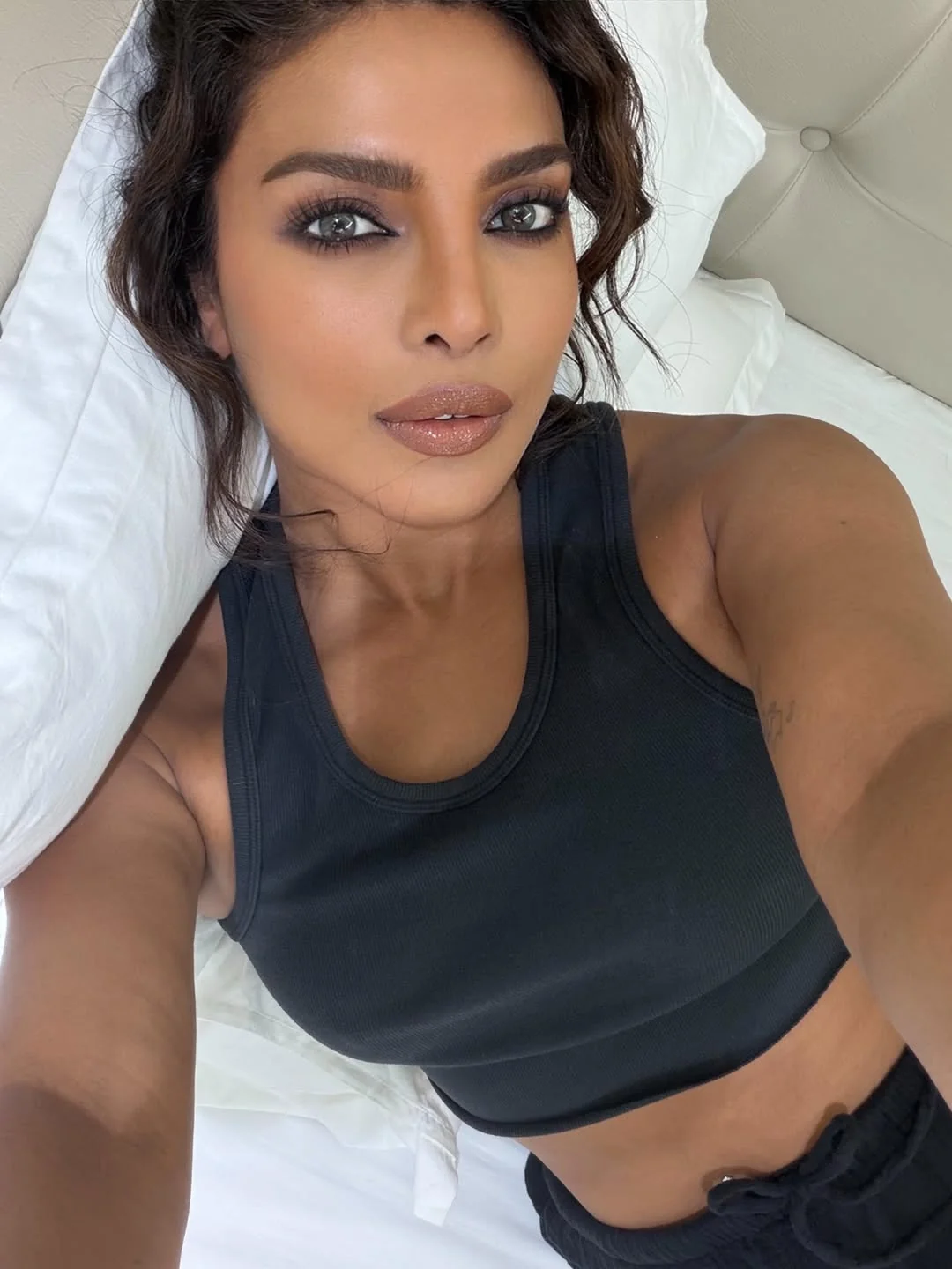 Priyanka Chopra, 43 picture 2 of 3