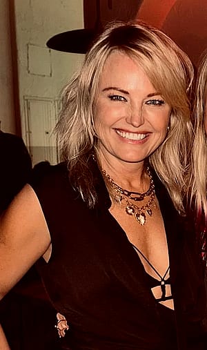 Malin Akerman, 46'