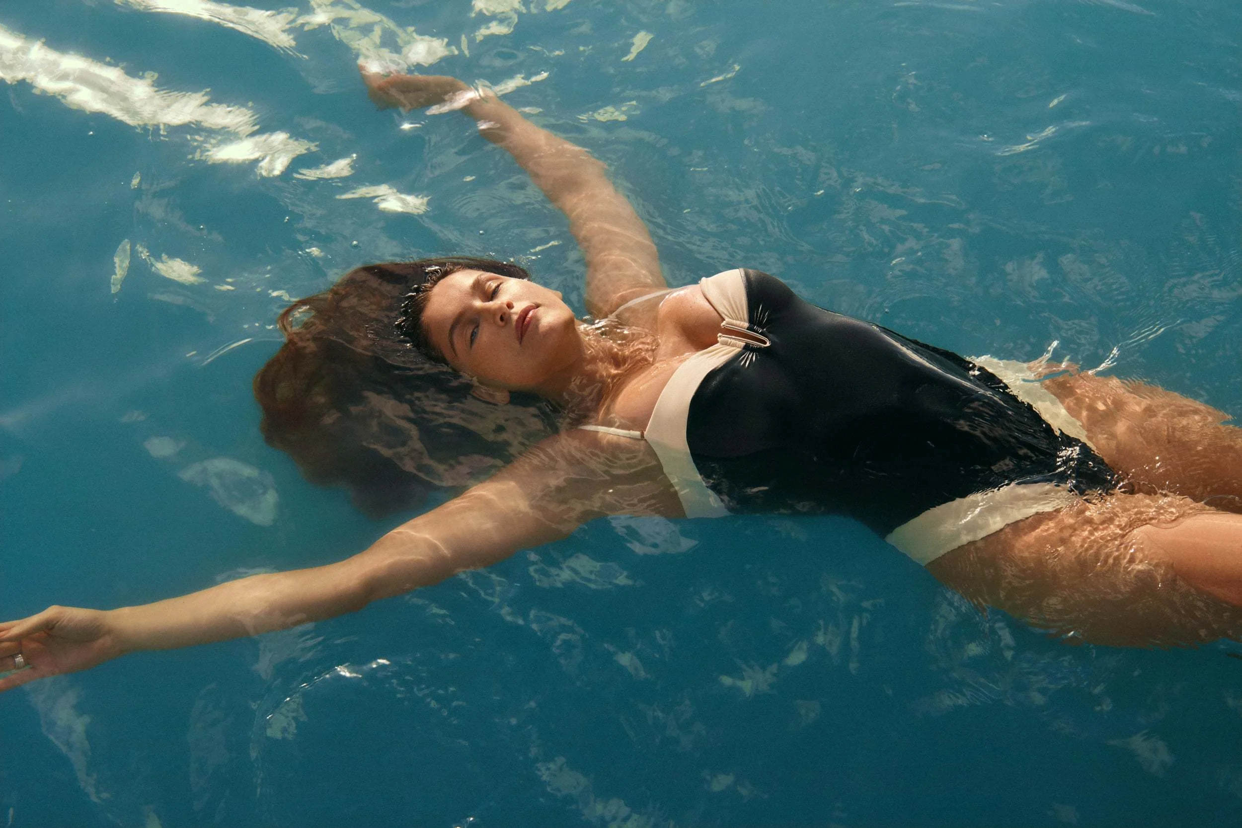 Laetitia Casta, 48 picture 3 of 6