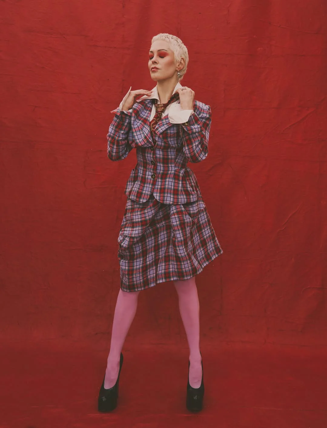 Rose McGowan, 52 picture 1 of 6