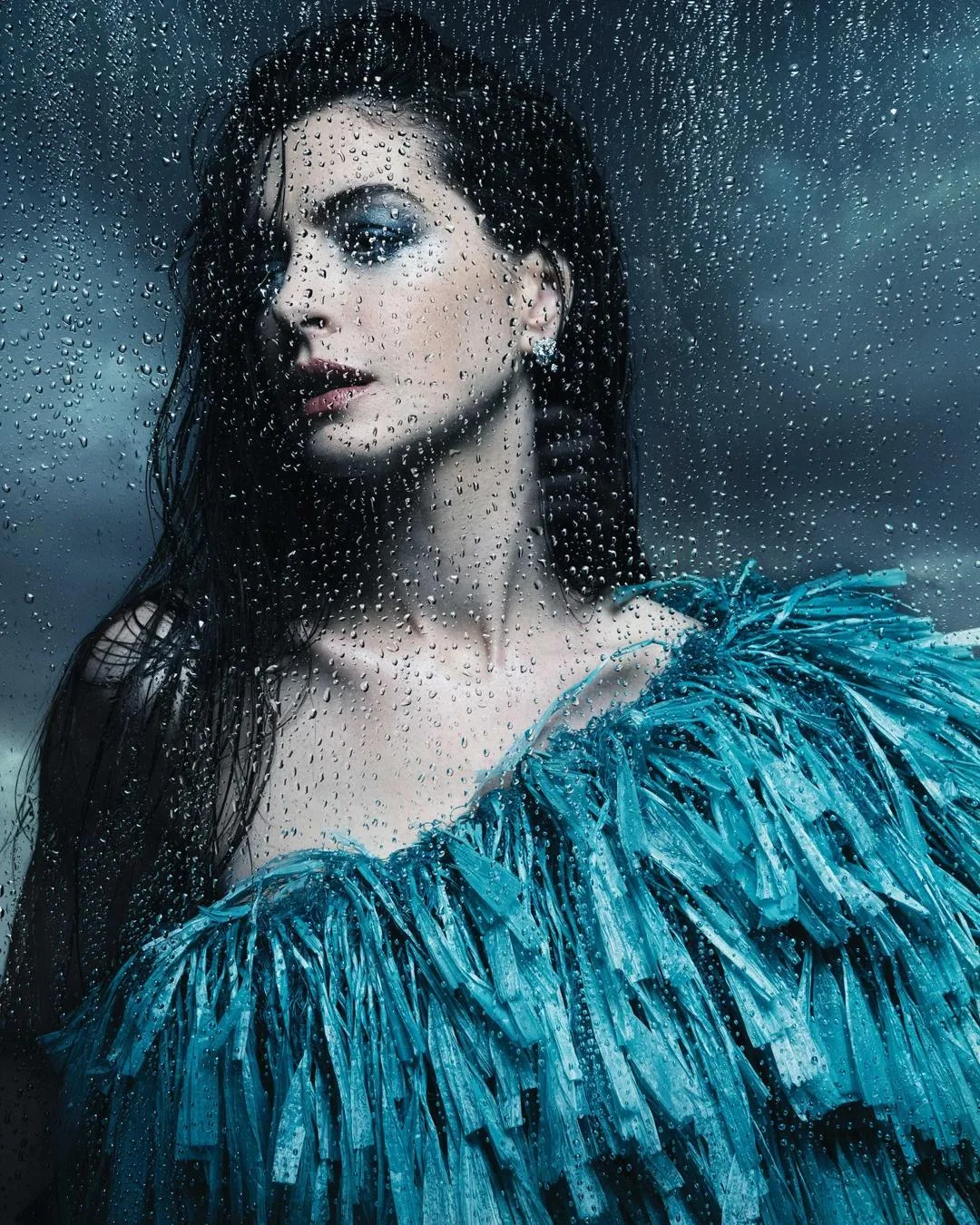 Anne Hathaway, 43 picture 4 of 8