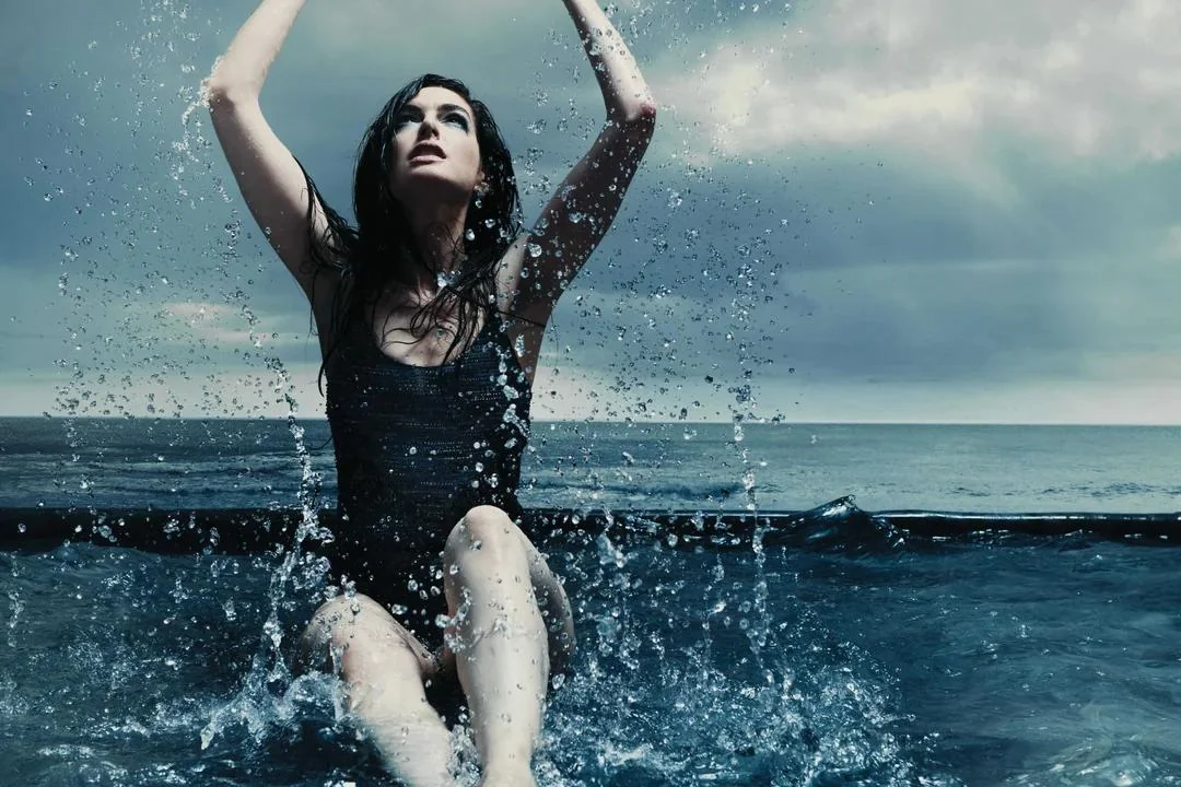 Anne Hathaway, 43 picture 7 of 8