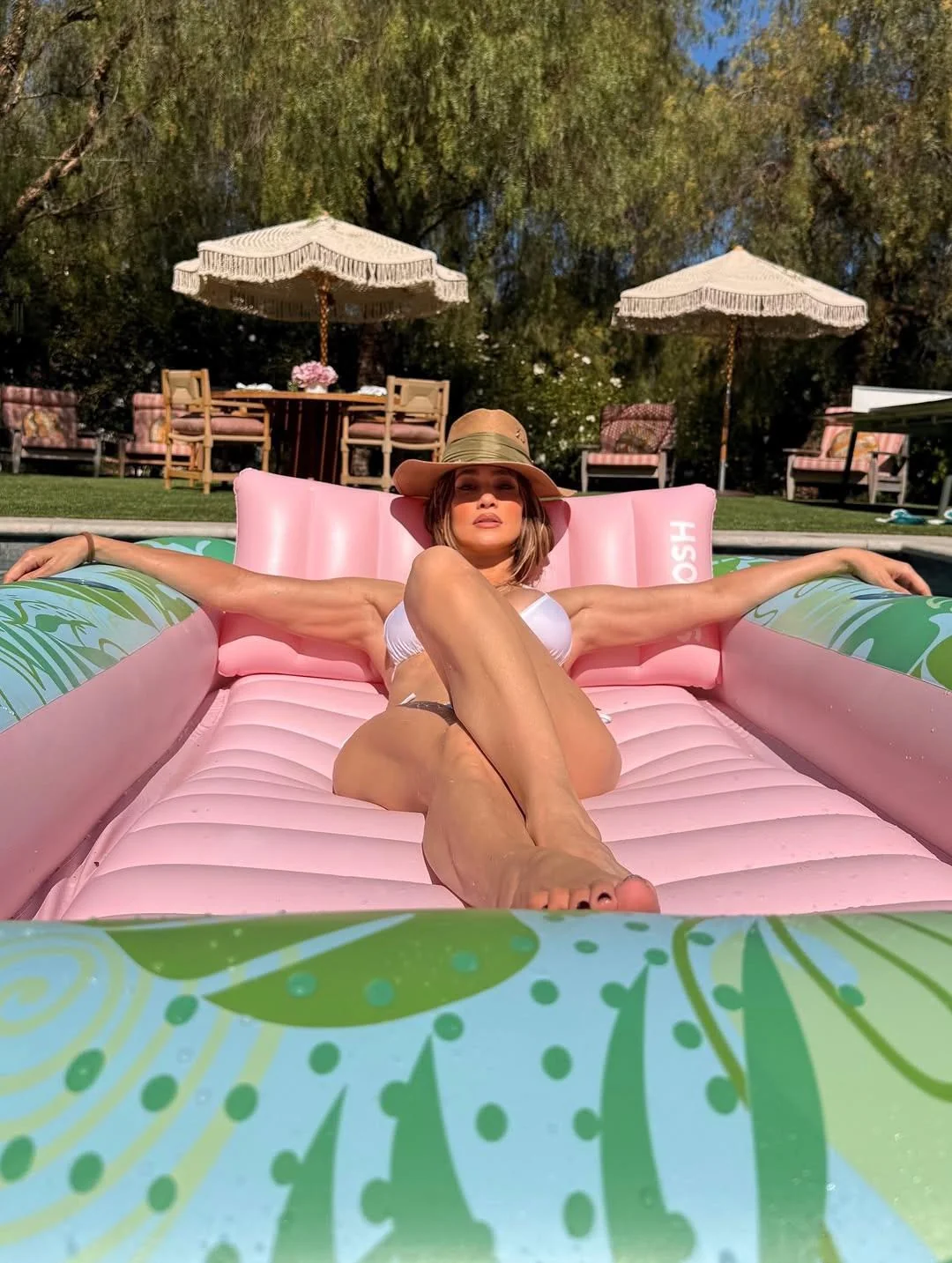 Jennifer Lopez, 56 picture 2 of 2