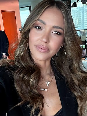 Jessica Alba, 45'