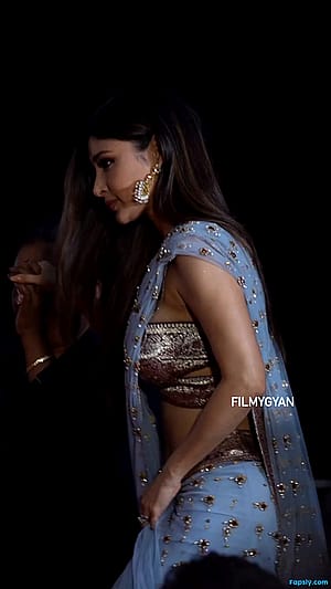 Mouni Roy
