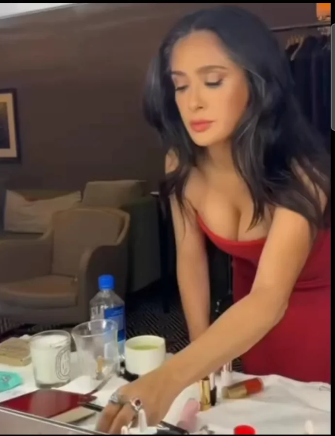 Salma Hayek, 58 picture 2 of 3