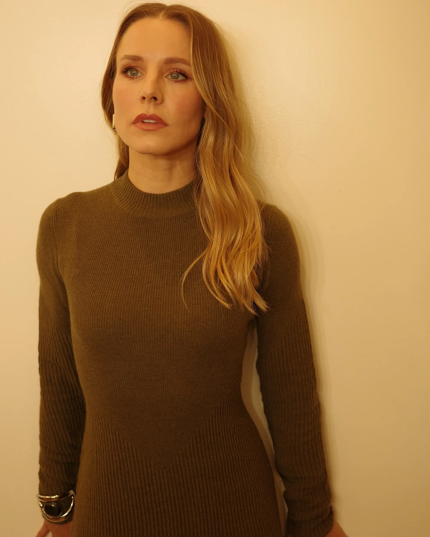 Kristen Bell, 44 picture 2 of 2