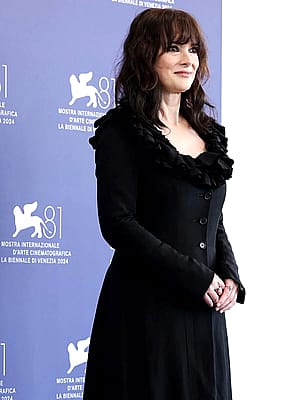 Winona Ryder, 52'
