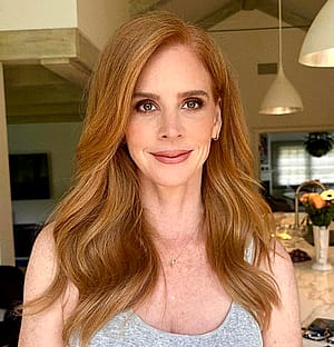 Sarah Rafferty, 51'