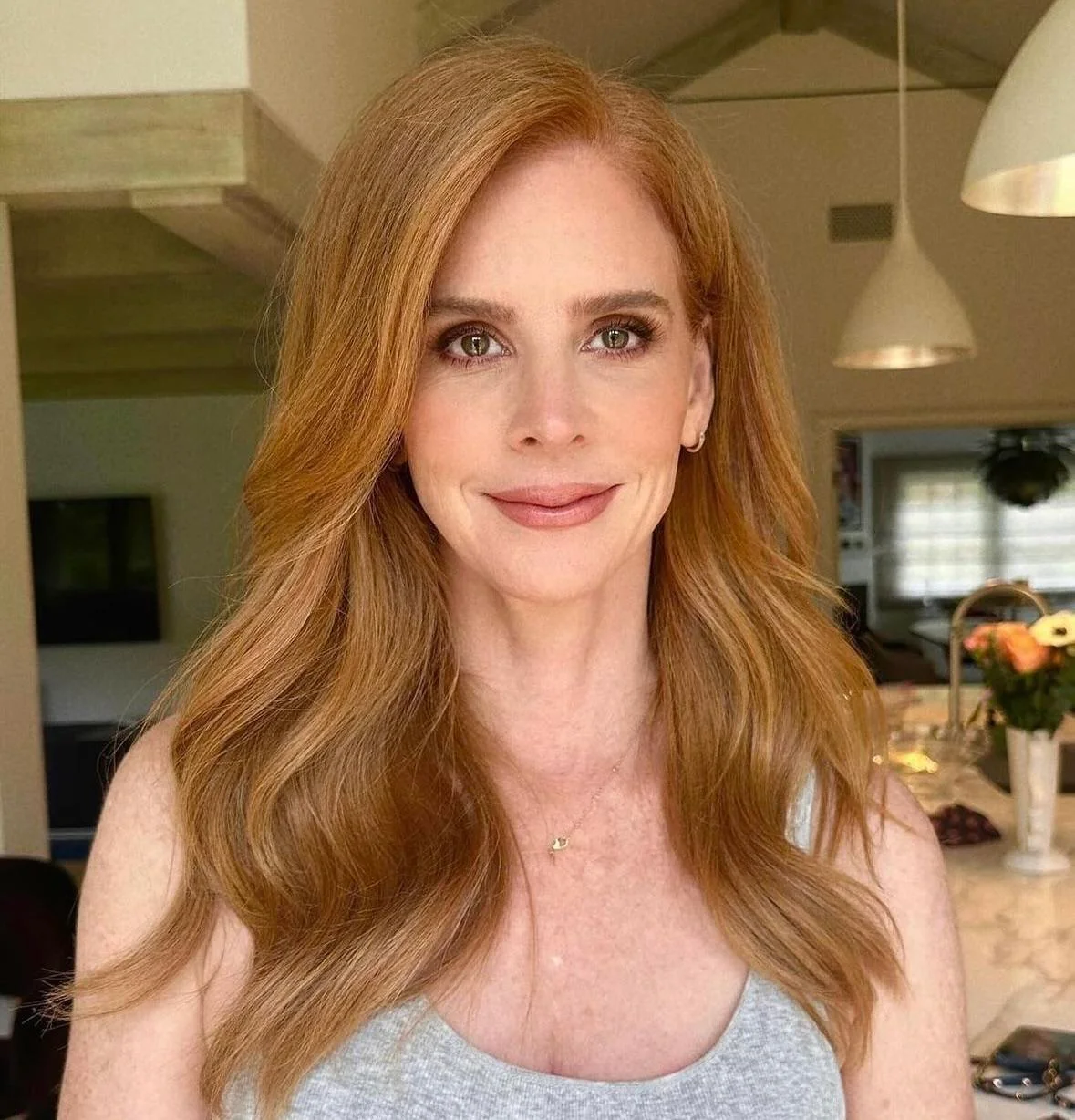Sarah Rafferty, 51 picture 1 of 4