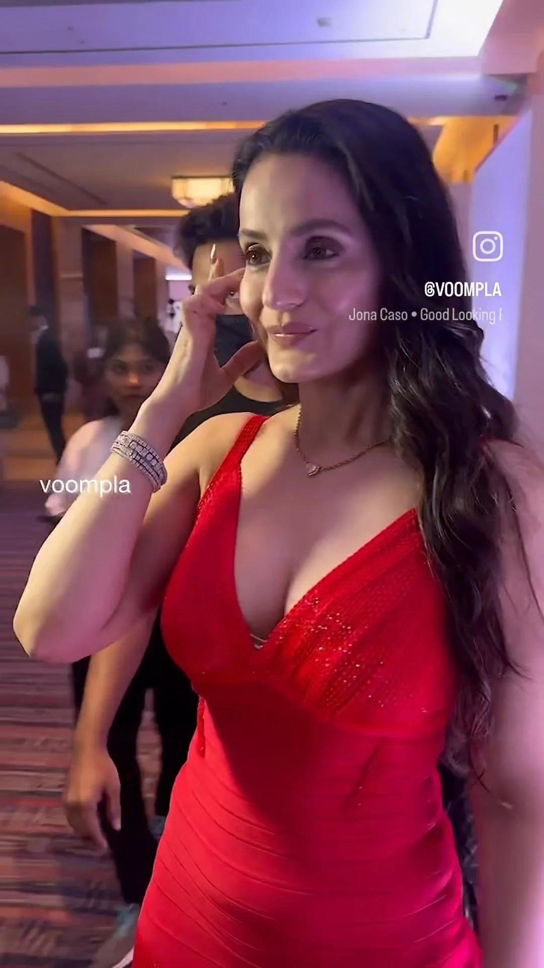 Ameesha Patel, 49 picture 2 of 2