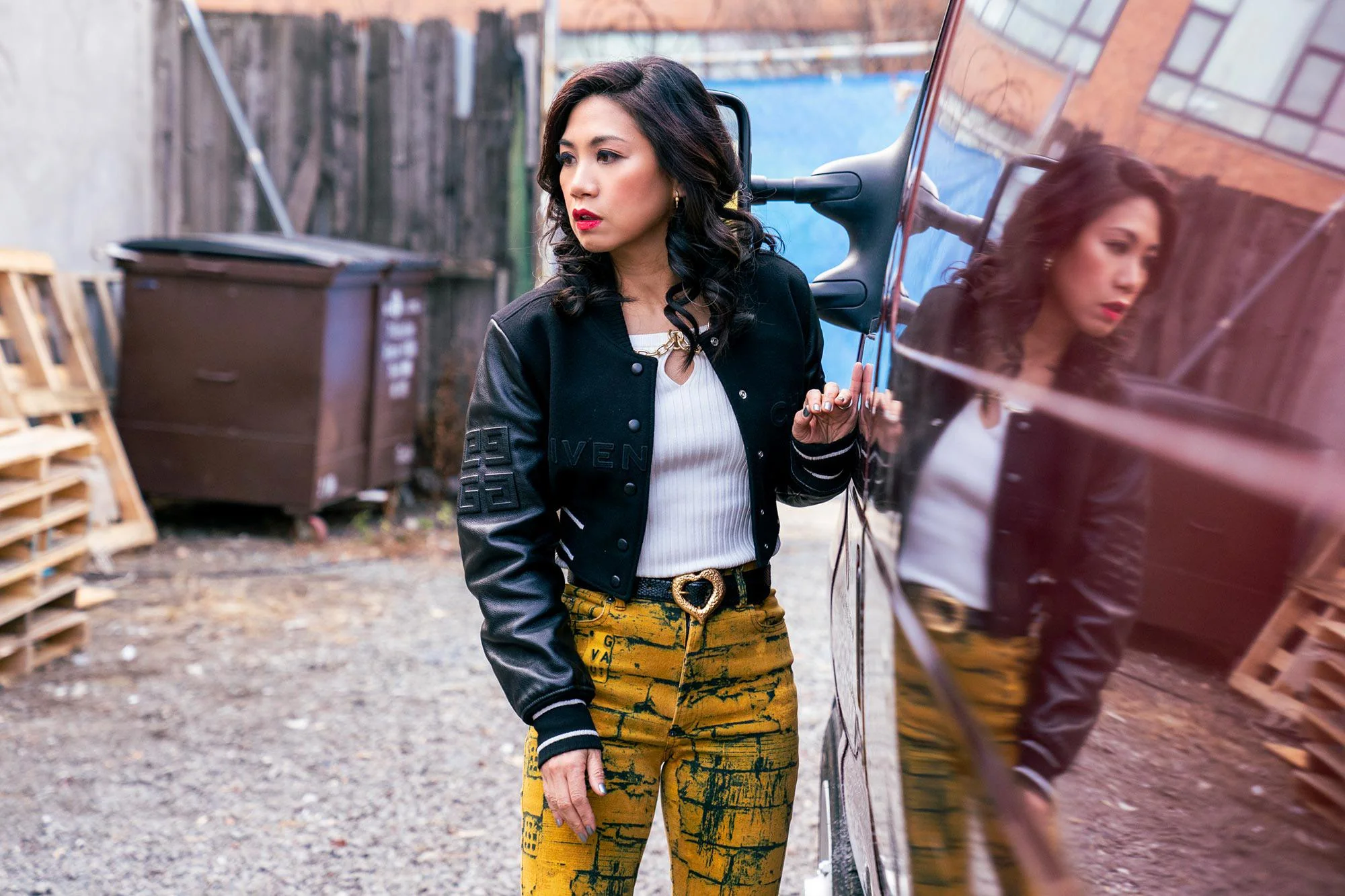 Liza Lapira, 41 picture 1 of 1
