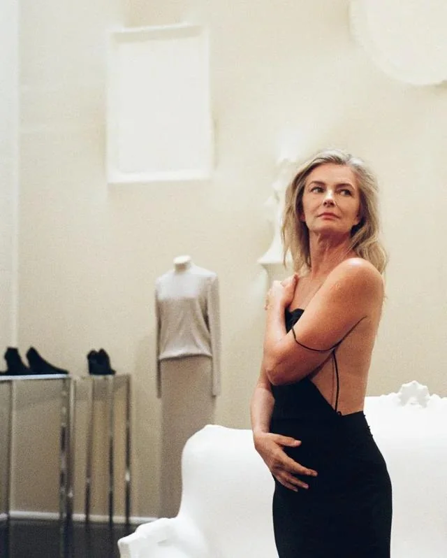 Paulina Porizkova, 59 picture 2 of 5