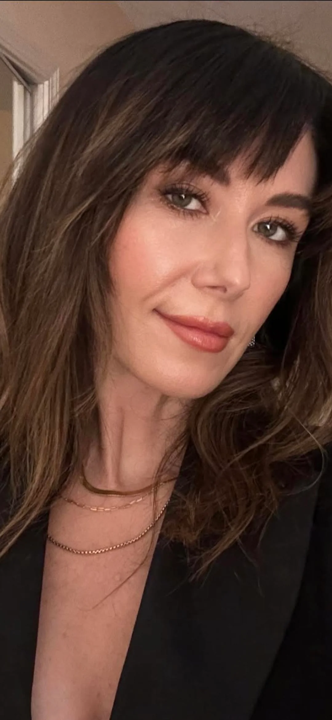 Jewel Staite, 42 picture 1 of 2