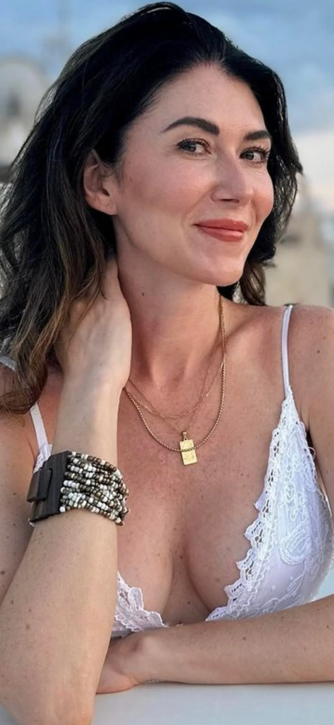 Jewel Staite, 42 picture 2 of 2