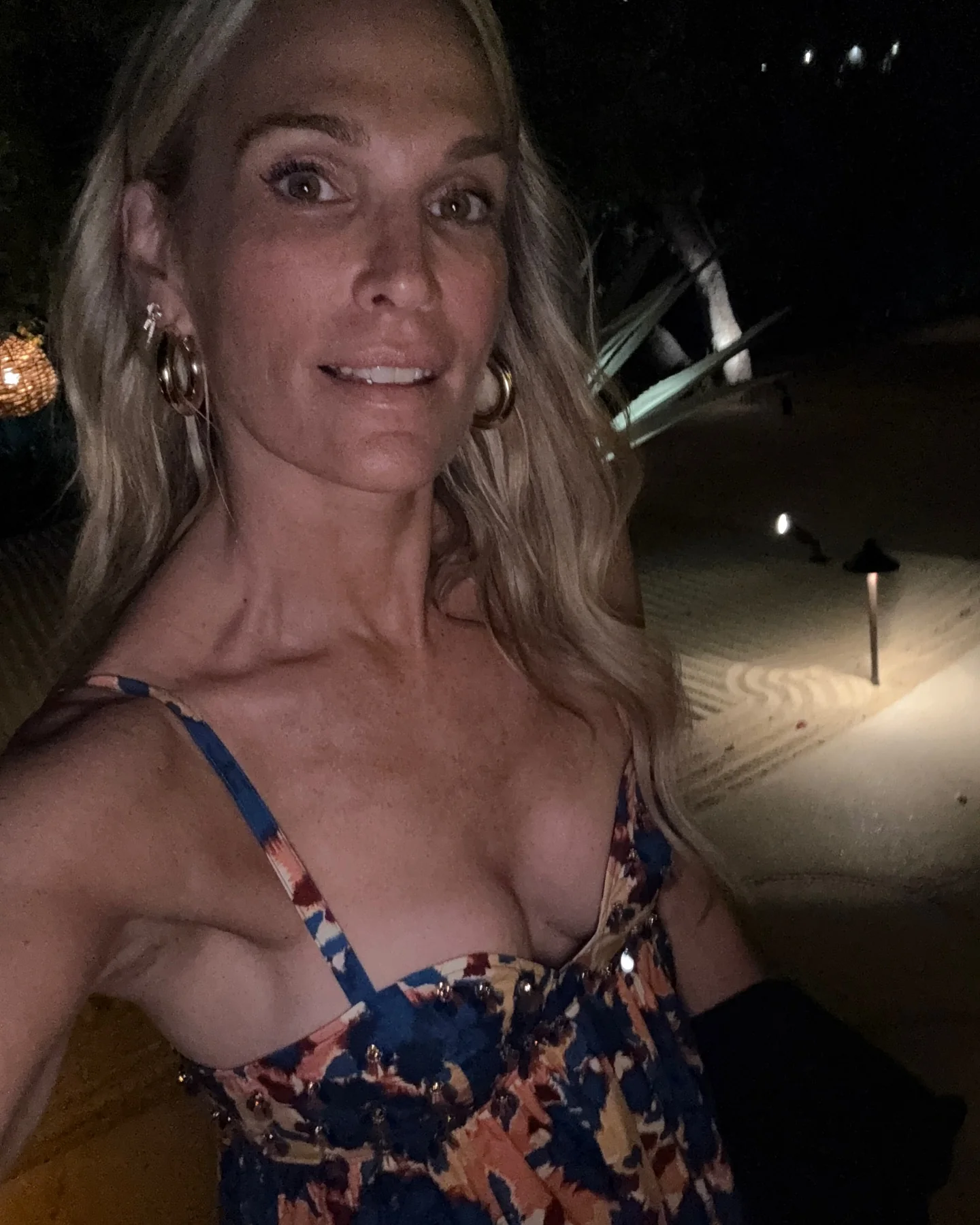 Molly Sims, 51 picture 1 of 2