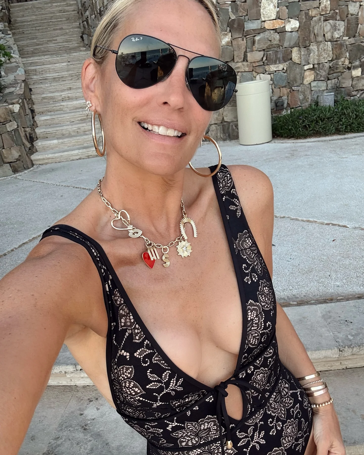 Molly Sims, 51 picture 2 of 2