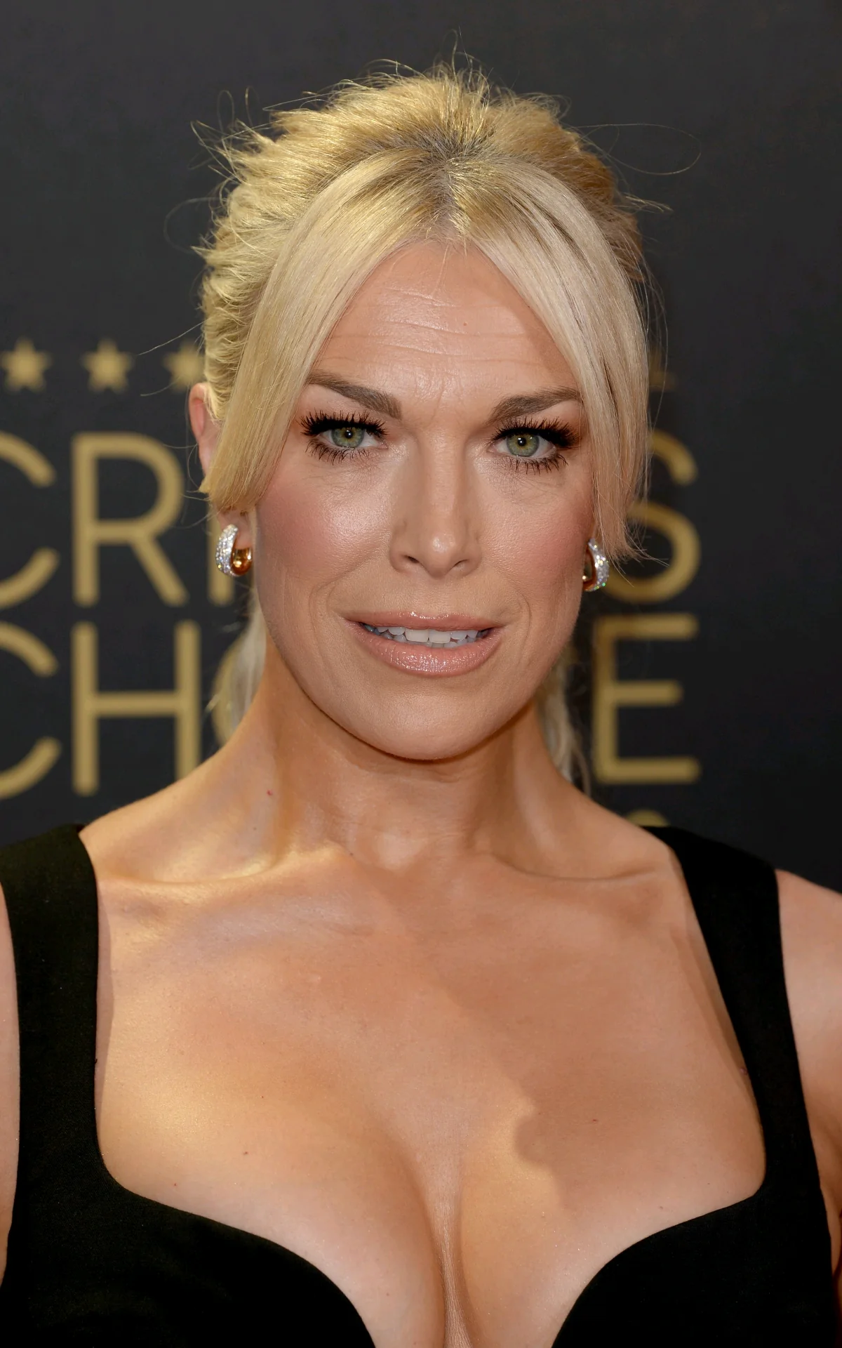 Hannah Waddingham, 47 picture 1 of 2