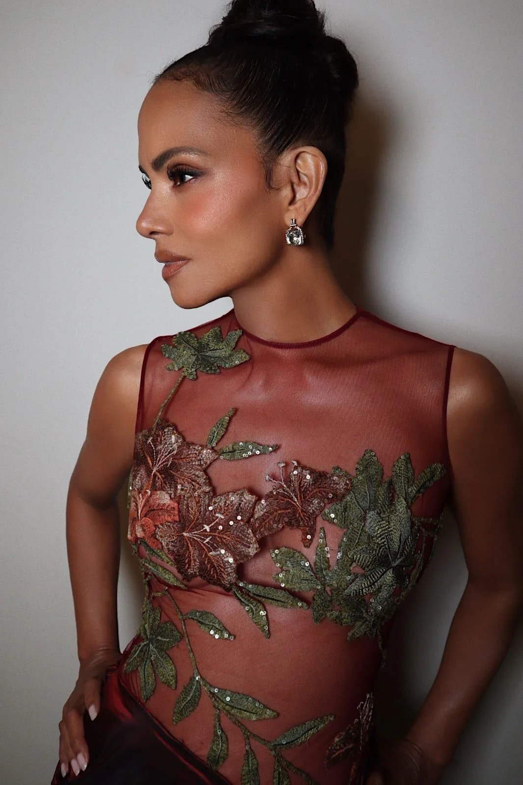 Halle Berry, 58 picture 2 of 2