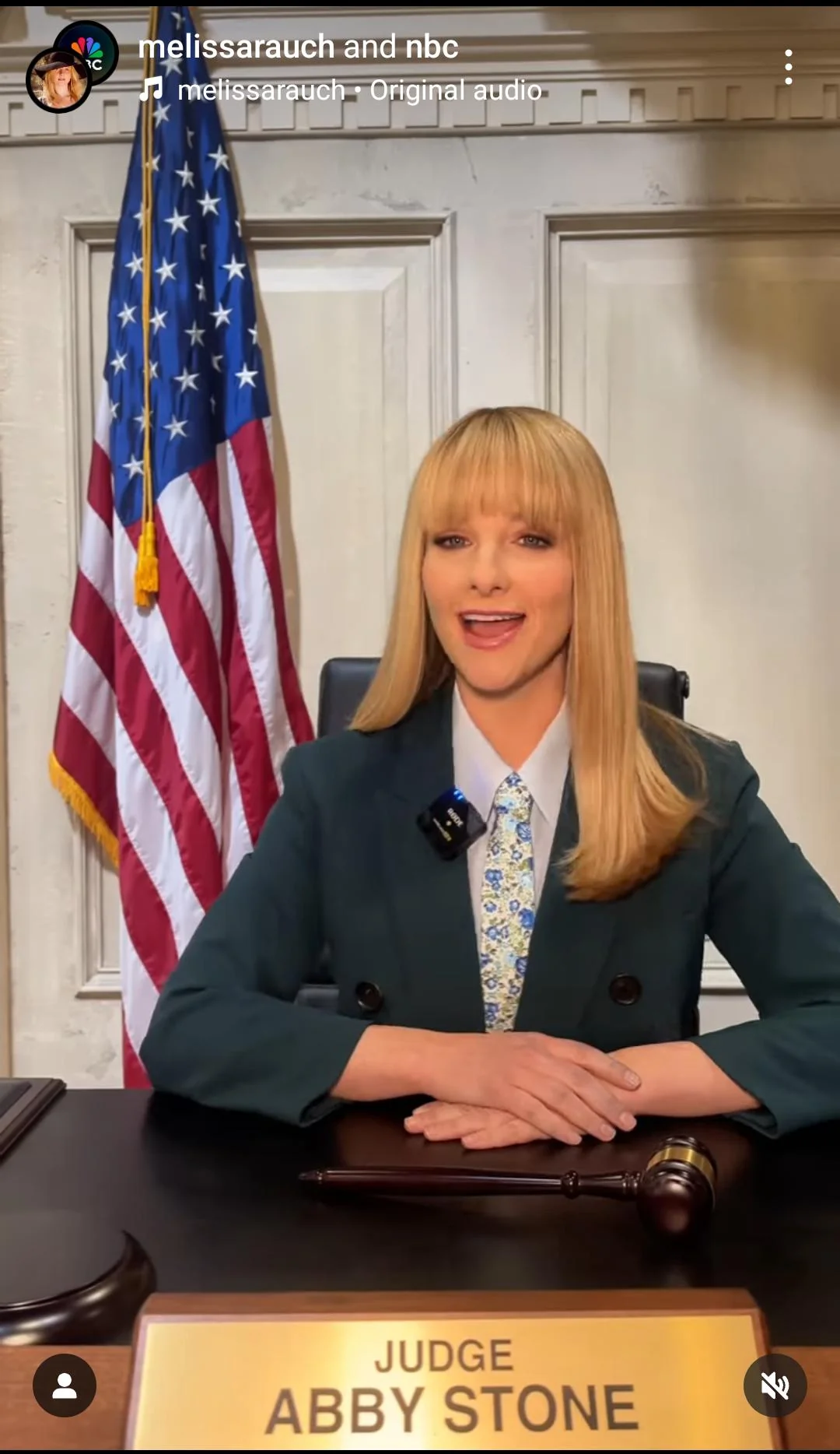 Melissa Rauch, 44 picture 1 of 1