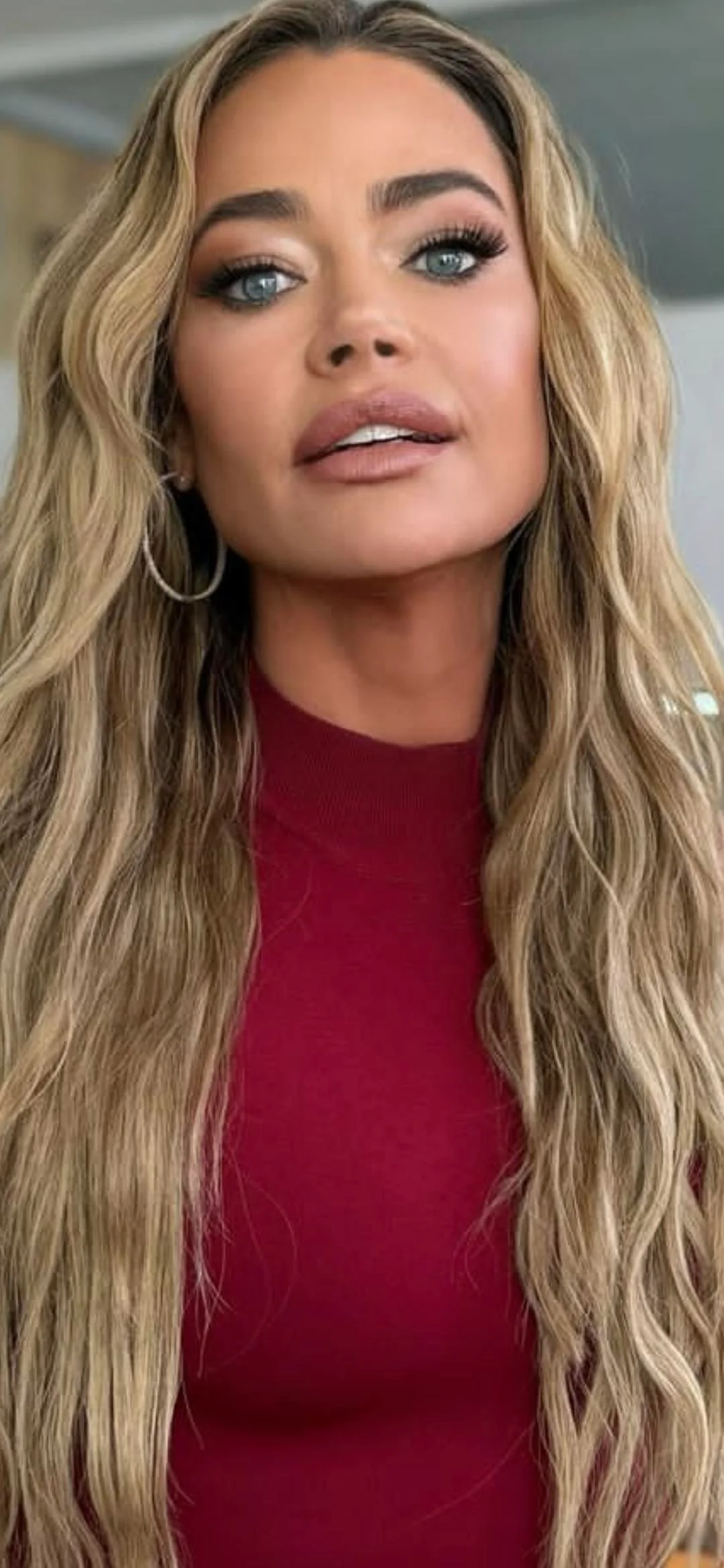 Denise Richards, 53 picture 1 of 2