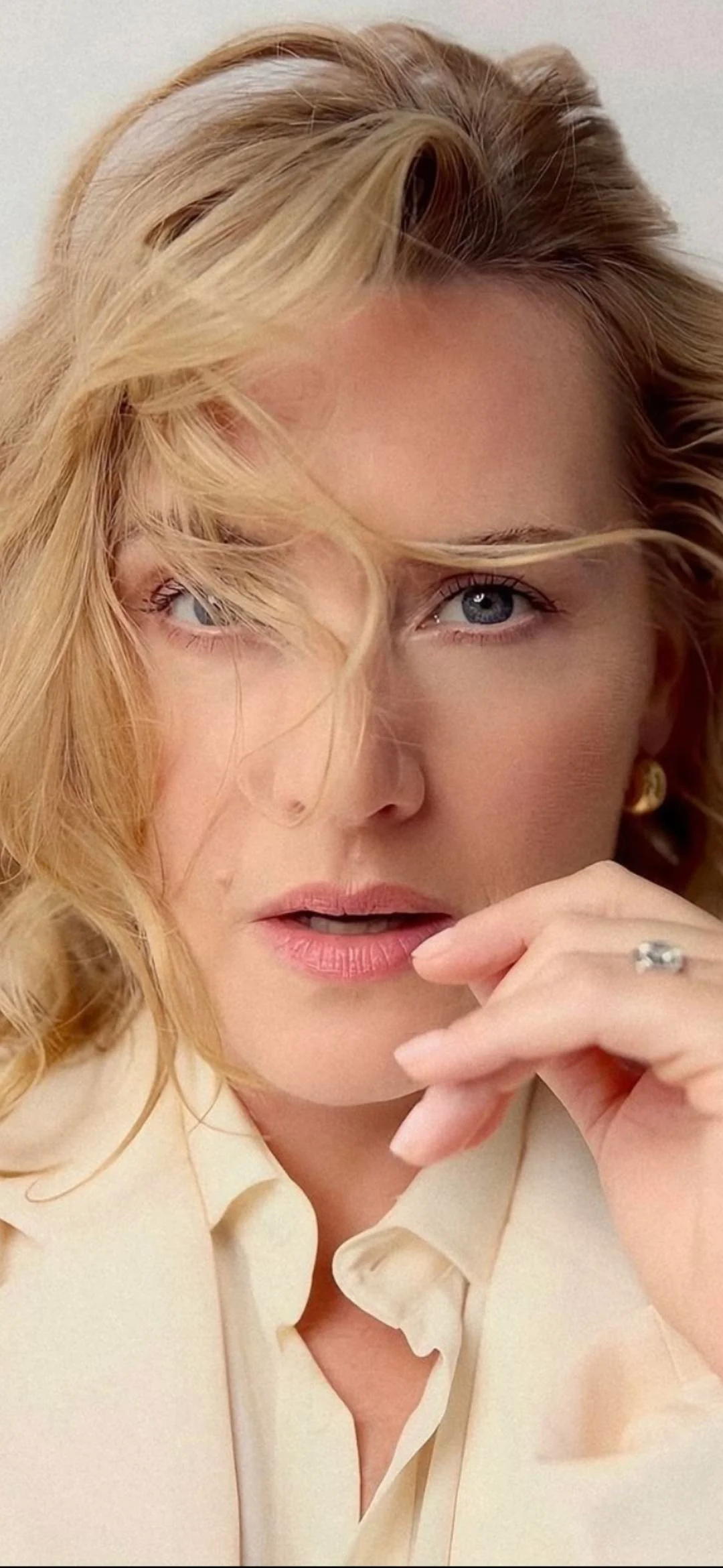 Kate Winslet, 49 picture 1 of 2