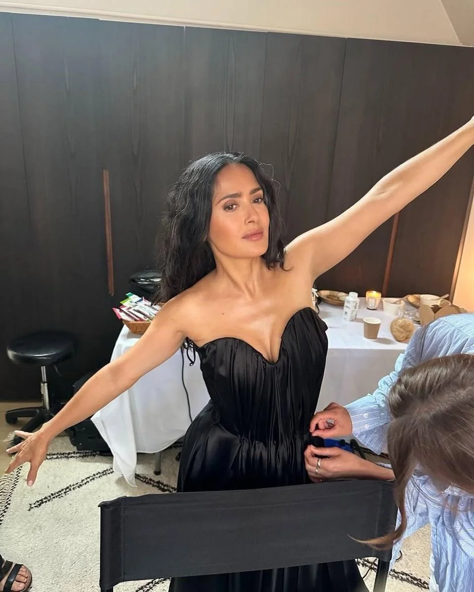 Salma Hayek, 58 picture 1 of 4
