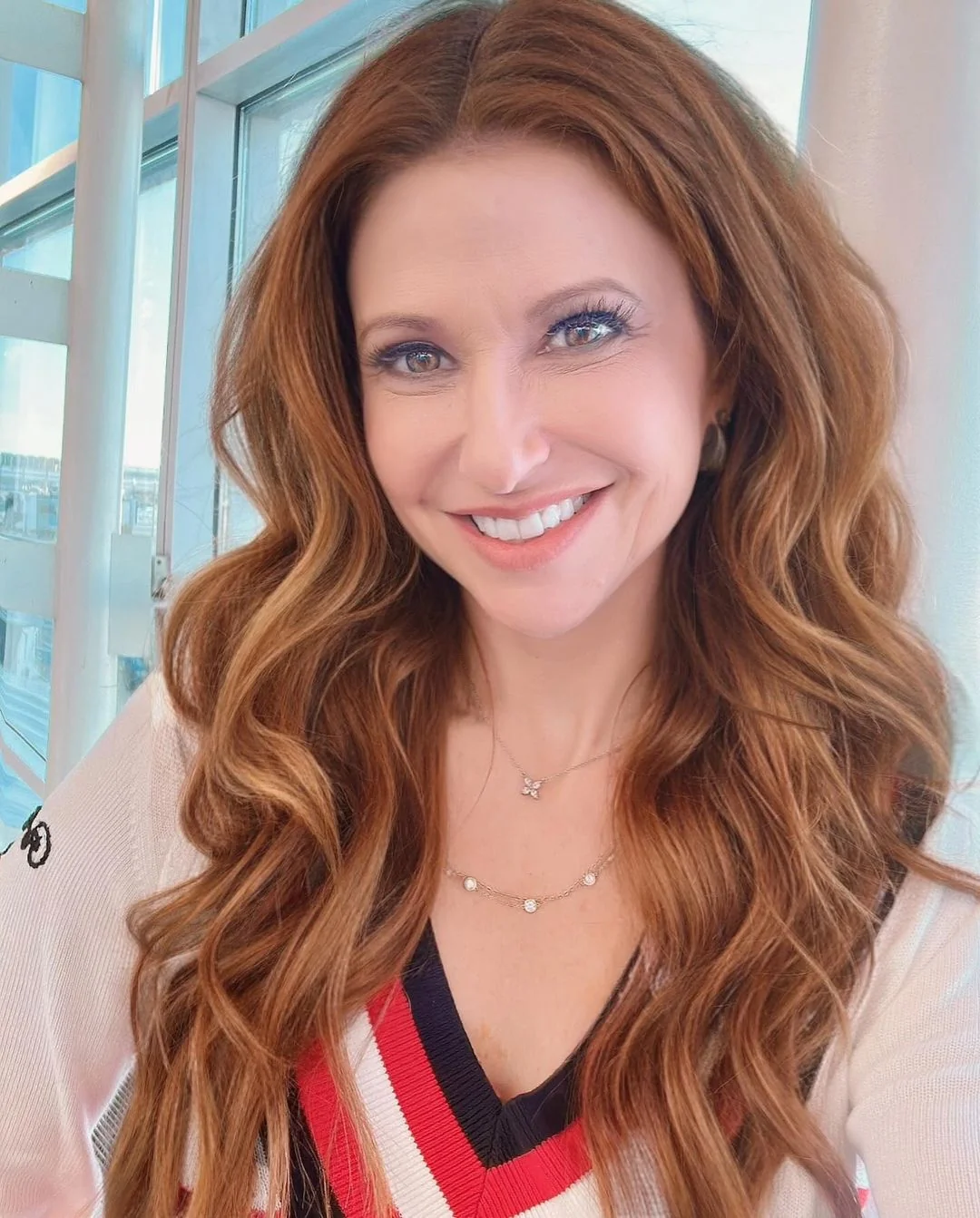 Rachel Nichols, 51 picture 1 of 2
