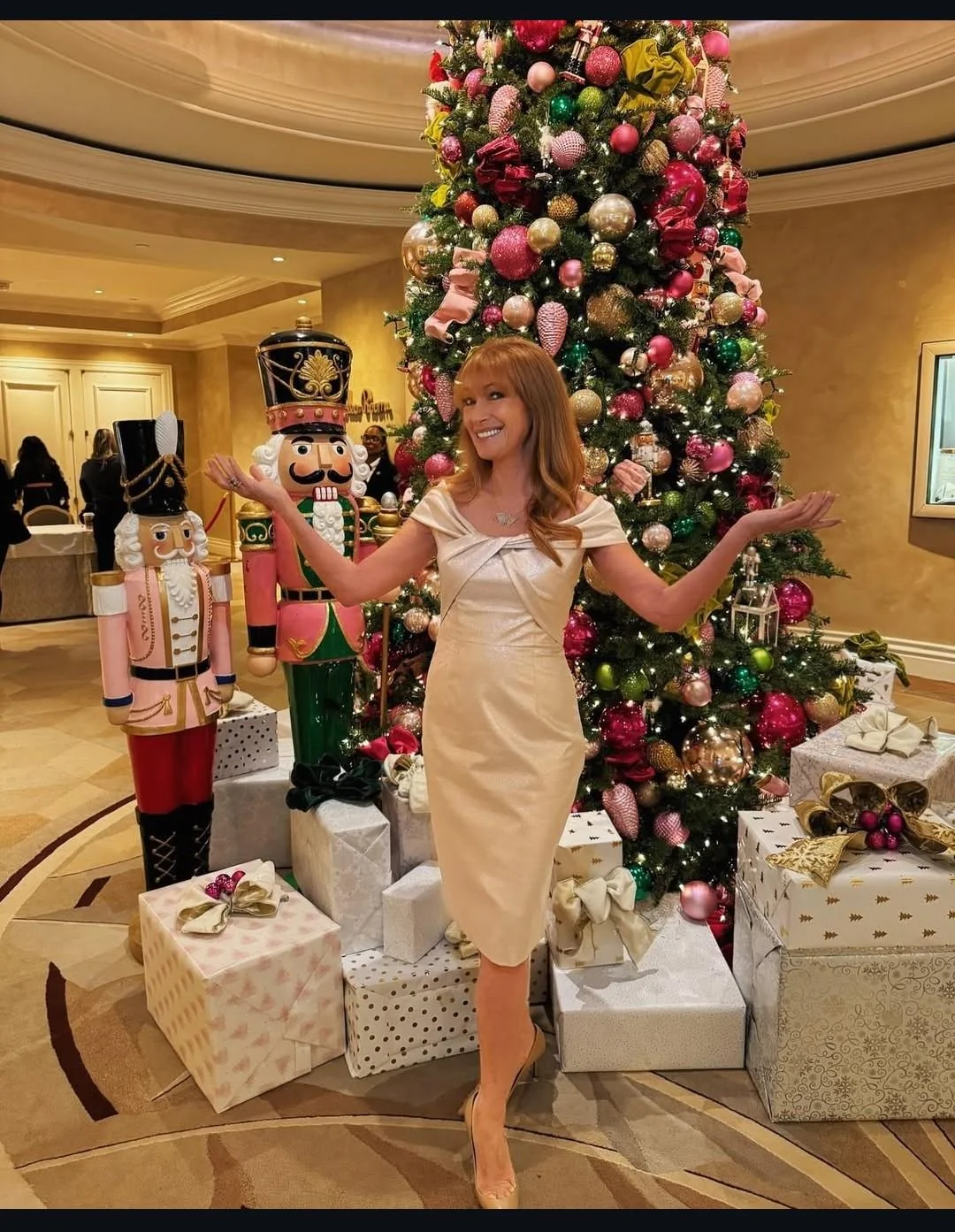 Jane Seymour, 73 picture 2 of 3