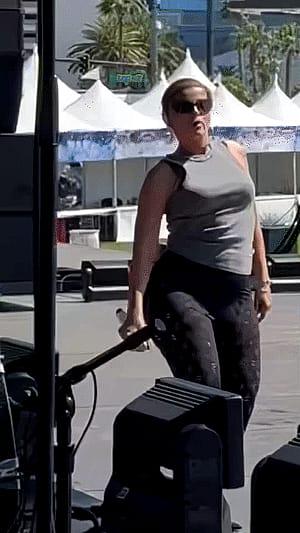 Nelly Furtado, 45'