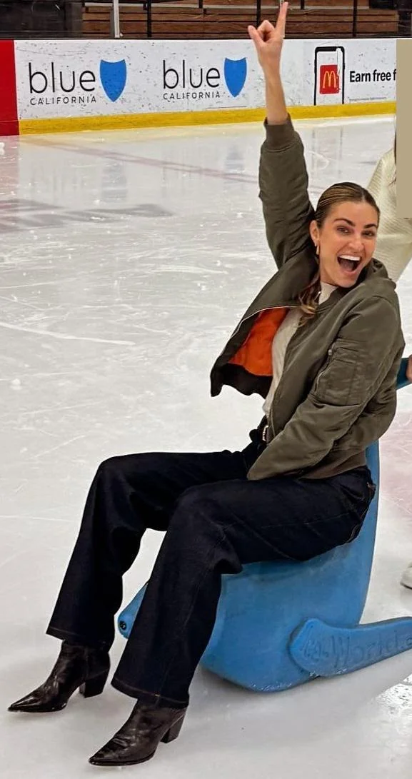 Erin Andrews, 46 picture 1 of 1