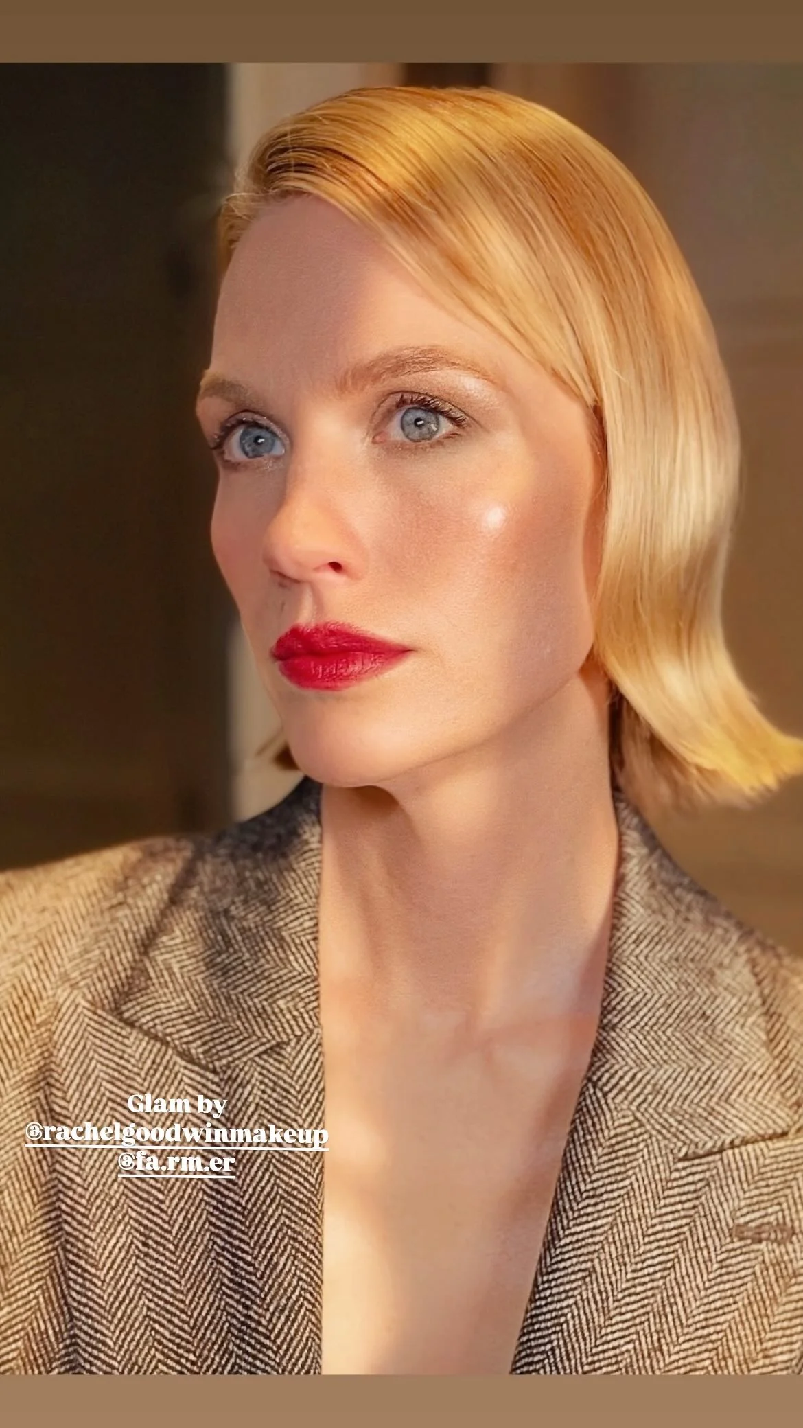 January Jones, 46 picture 1 of 2
