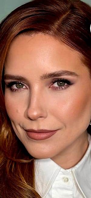 Sophia Bush, 42'