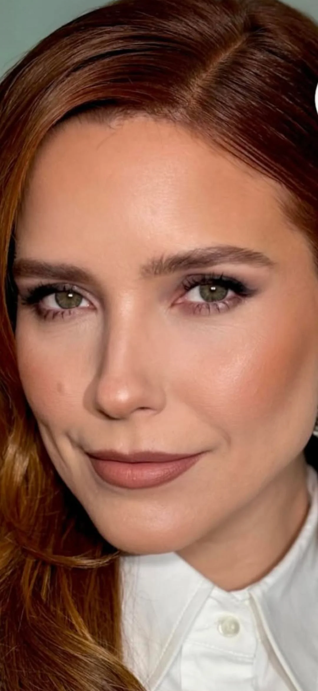 Sophia Bush, 42 picture 1 of 2