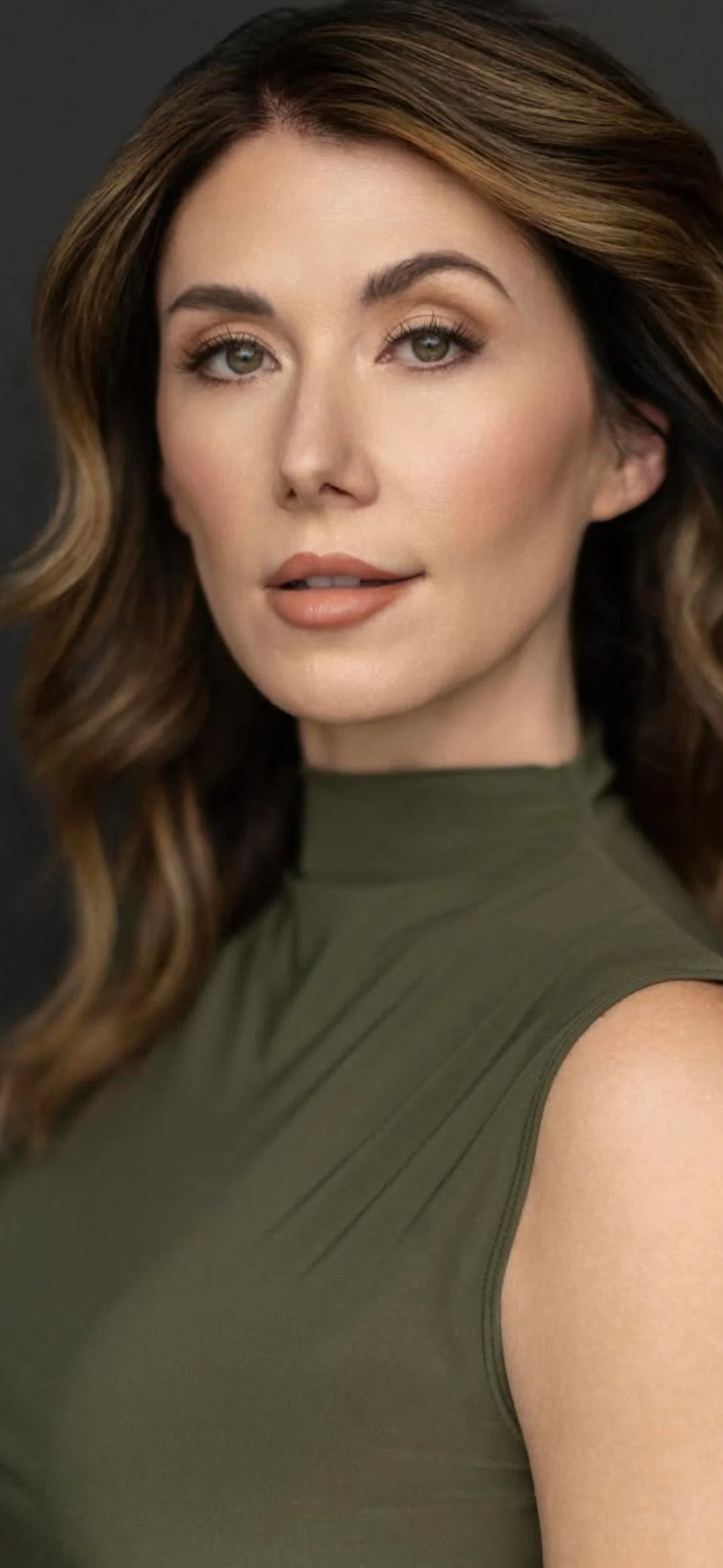 Jewel Staite, 42 picture 2 of 2