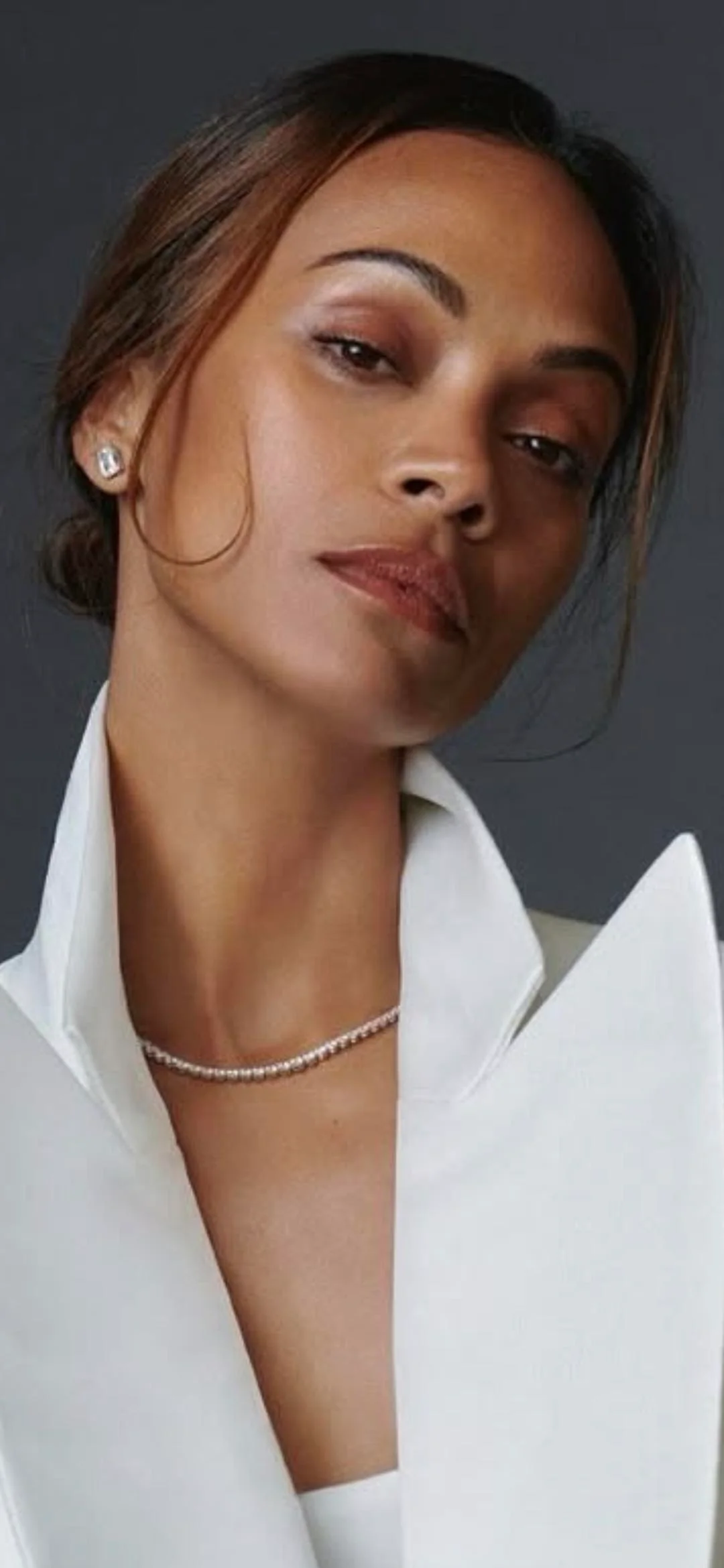 Zoe Saldana, 46 picture 1 of 2