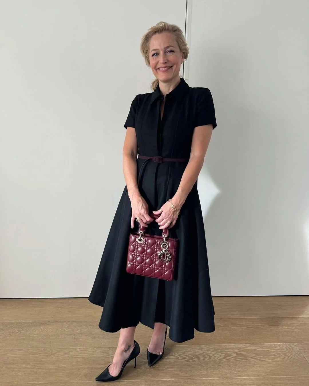 Gillian Anderson, 56 picture 1 of 4