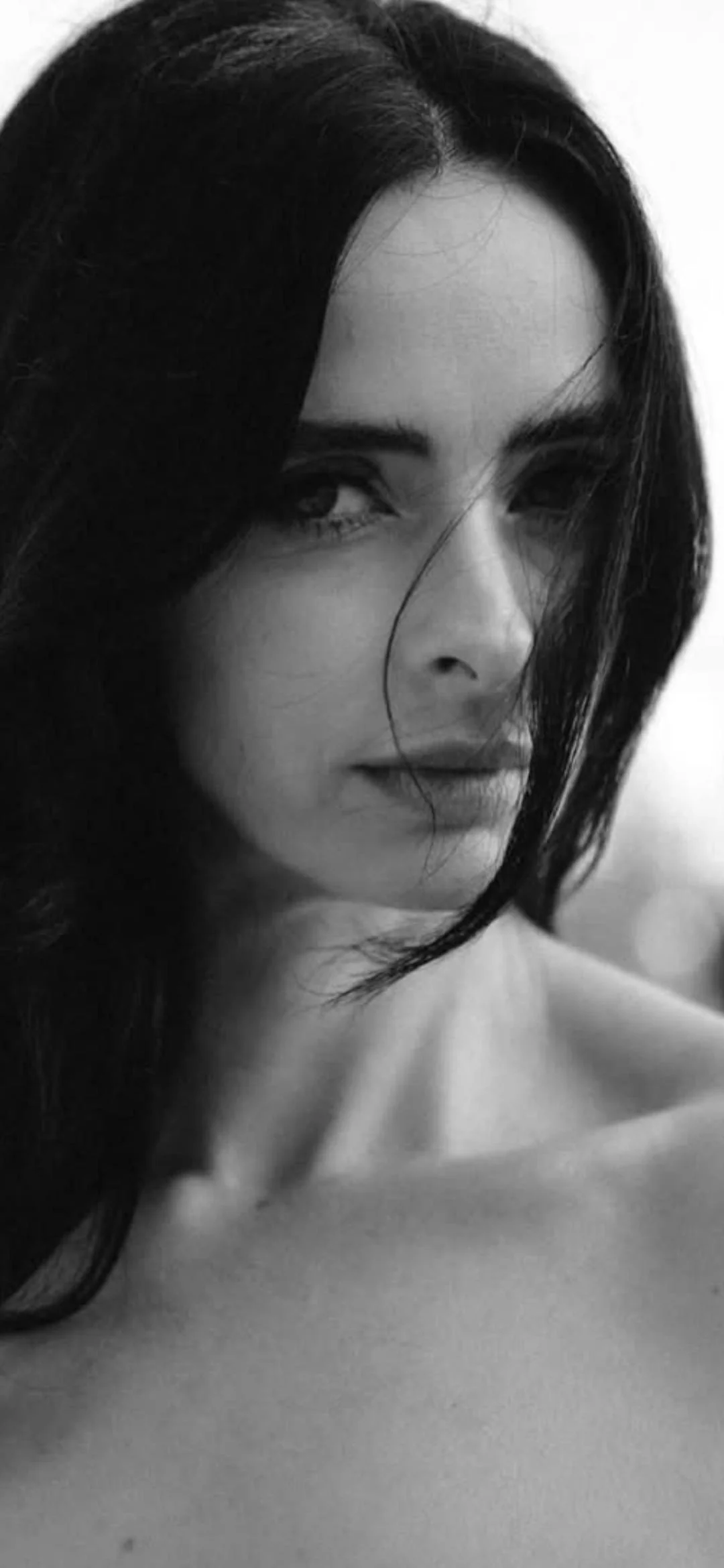 Krysten Ritter, 42 picture 1 of 2