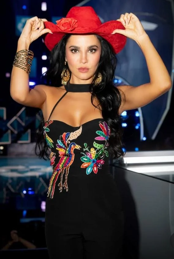 Martha Higareda, 41 picture 4 of 5