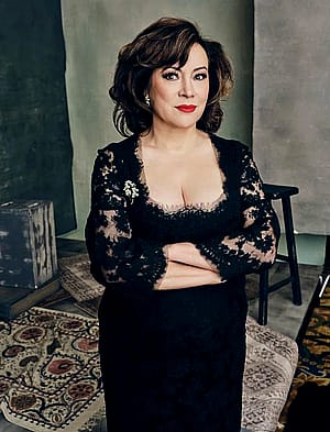 Jennifer Tilly, 65'