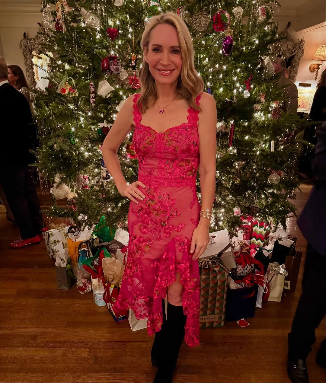 Andrea Canning, 52 picture 1 of 1