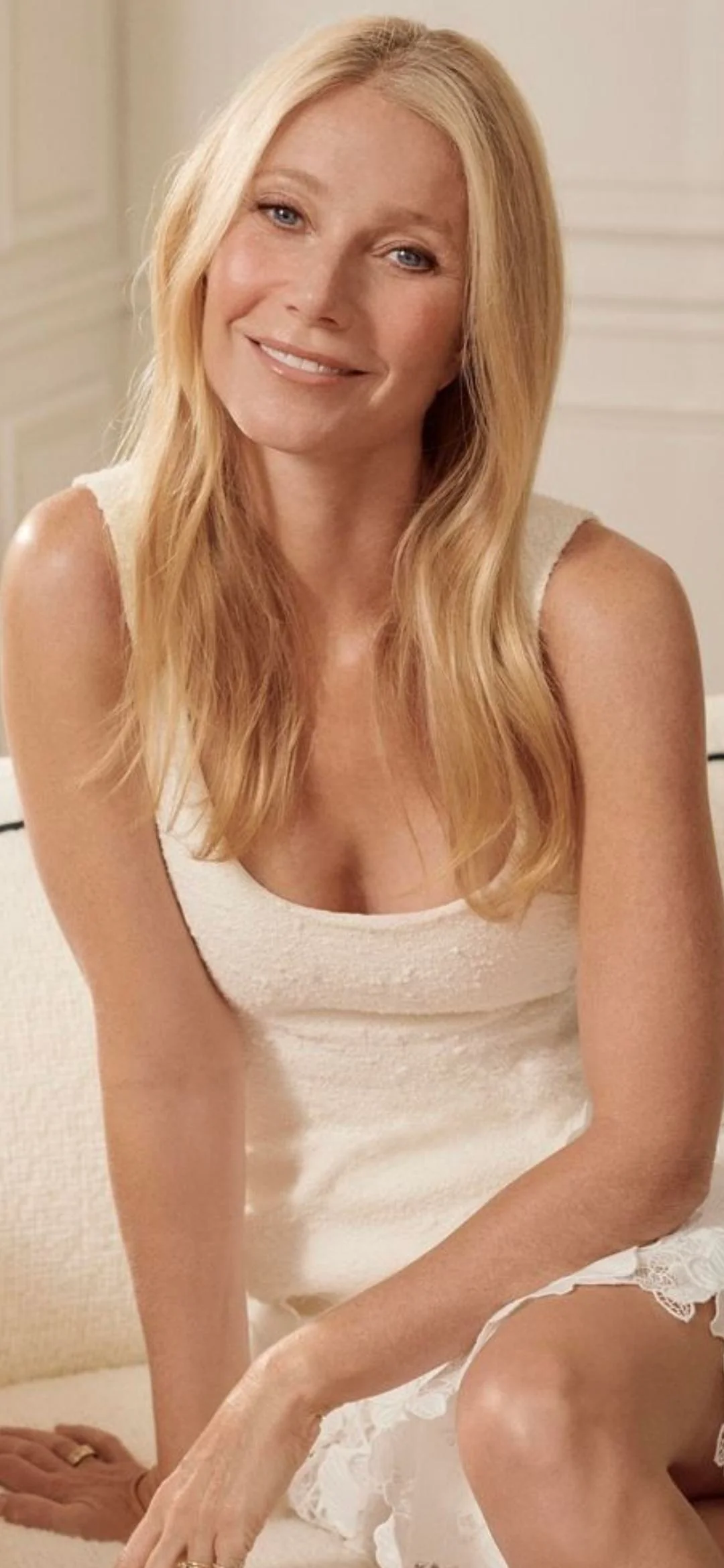 Gwyneth Paltrow, 52 picture 2 of 2