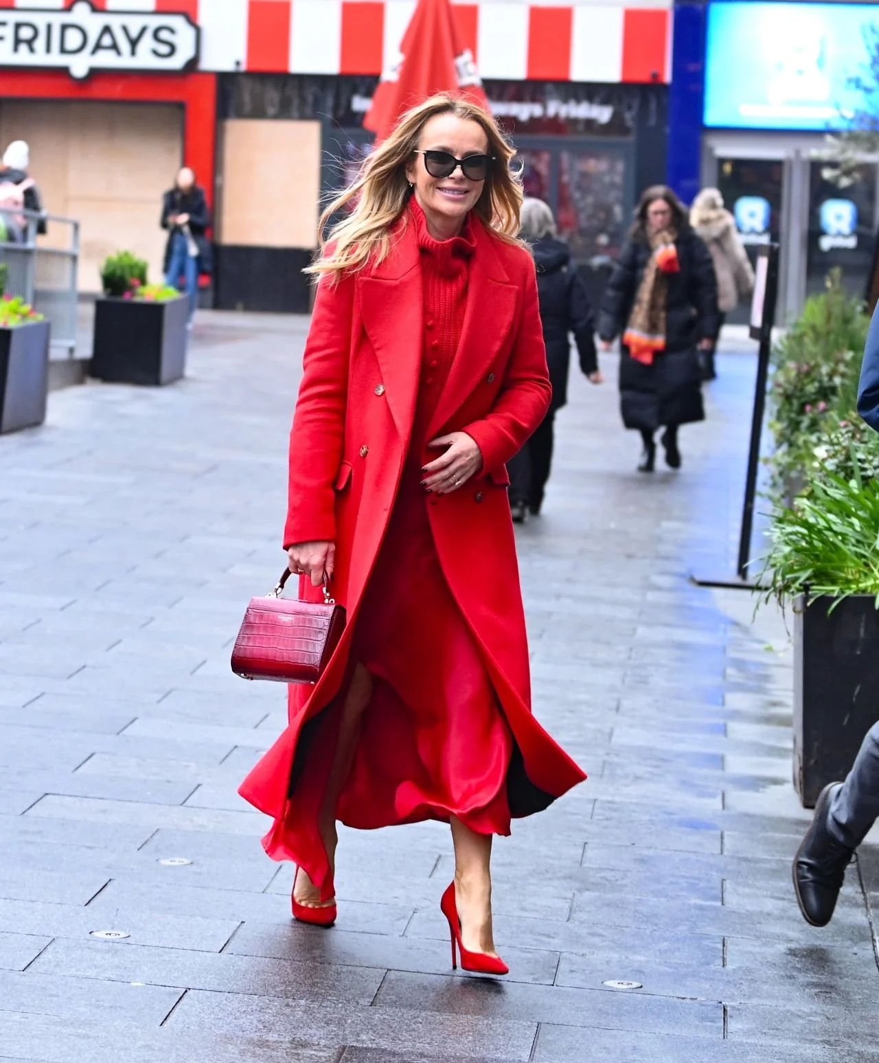 Amanda Holden, 53 picture 1 of 6