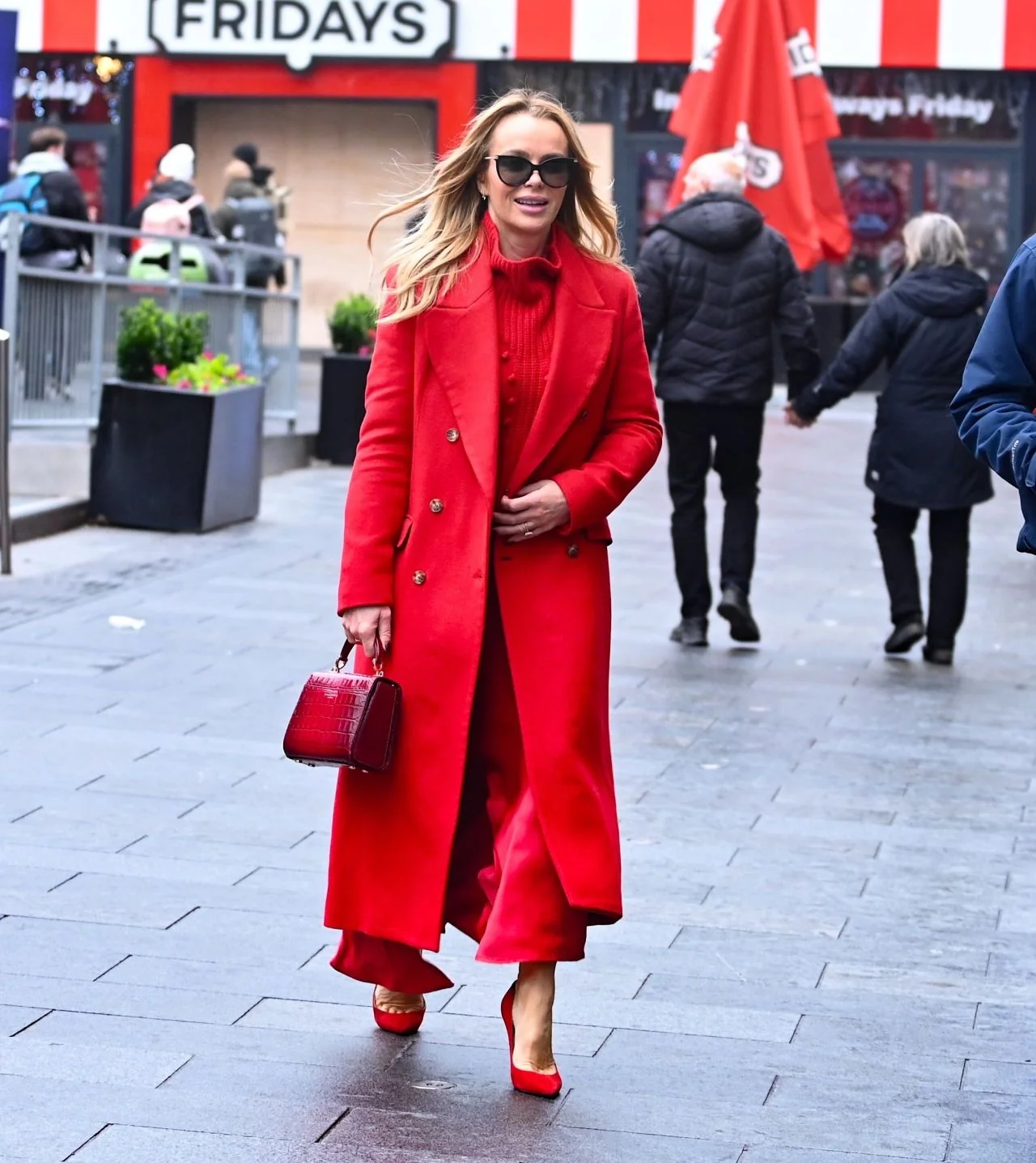 Amanda Holden, 53 picture 6 of 6
