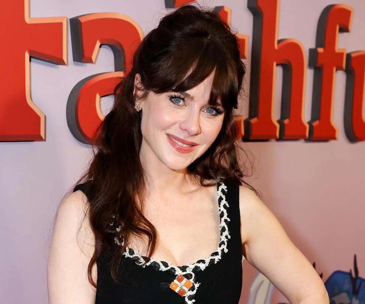 Zooey Deschanel, 44 picture 1 of 1