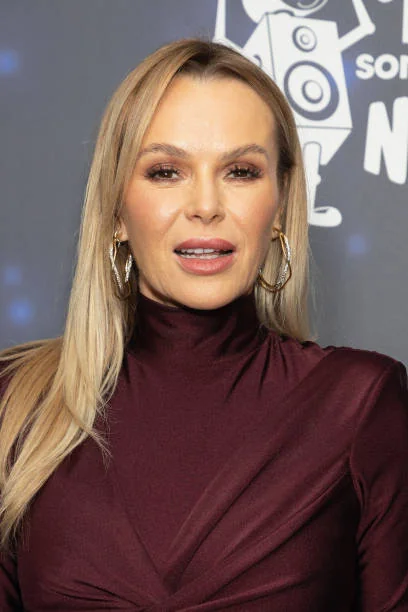 Amanda Holden, 53 picture 1 of 4