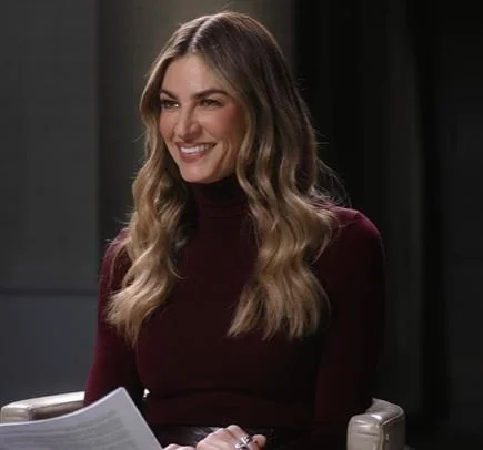Erin Andrews, 46 picture 1 of 2