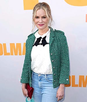 Jennifer Jason Leigh, 62'